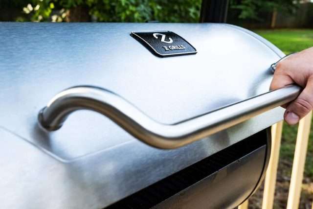 Z Grills 700D4E Review opening lid
