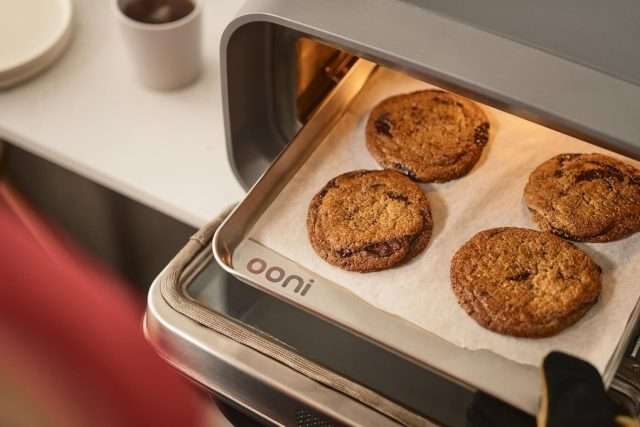 Ooni Volt 2 baking chocolate chip cookies