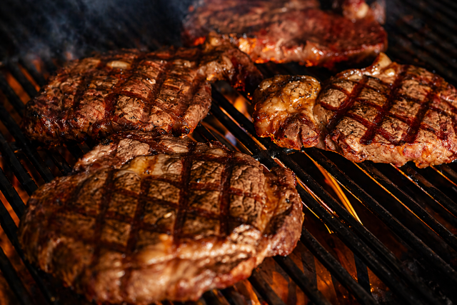 Steak on the Z Grills 600D3E